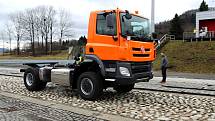Tatru Phoenix 4x4 sestavila desítka studentů z Třebíče. Tatra bude jezdit pro Krajskou správu a údržbu silnic Vysočina.