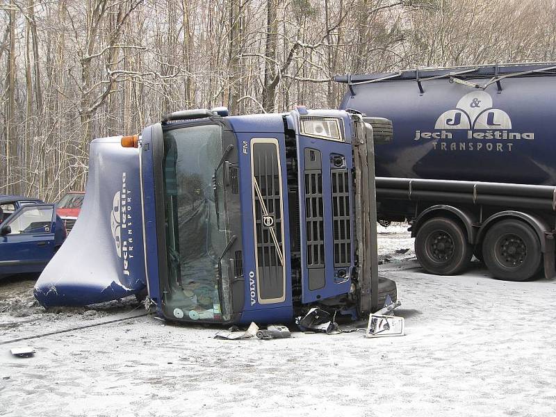 Řidič havarované cisterny měl v sobě přes půl promile alkoholu.