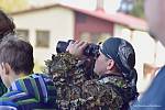 Na pozorování ptáků v jejich přirozeném prostředí se vydaly do Albrechtiček desítky zájemců. Foto: Stanislava Slováková