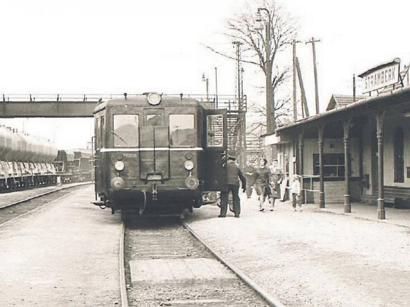 Motorový vůz M 131.0115 ve stanici Štramberk před jízdou do Veřovic, 1967. 