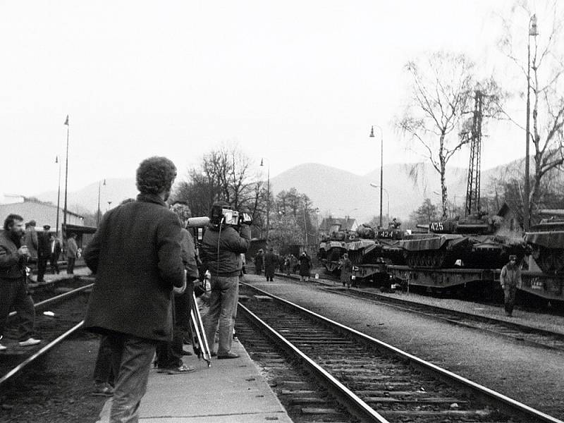 V pondělí 26. února 1990 bylo na vlakovém nádraží ve Frenštátě pod Radhoštěm už od rána nebývale rušno. Pobyt sovětských vojáků. Odjížděli domů.