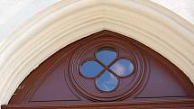 Během srpna a září probíhaly na bíloveckém kostele svatého Mikuláše opravy tří vstupních dveří. 