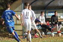 FOTBALISTÉ Petřvaldu na Moravě porazili na vlastním trávníku, po Velké Polomi, i další celek z popředí tabulky, když Klimkovice přehráli 3:0. 