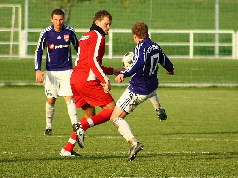 Fotbalisté Nového Jičína (v červeném) prohráli v Mohelnici.