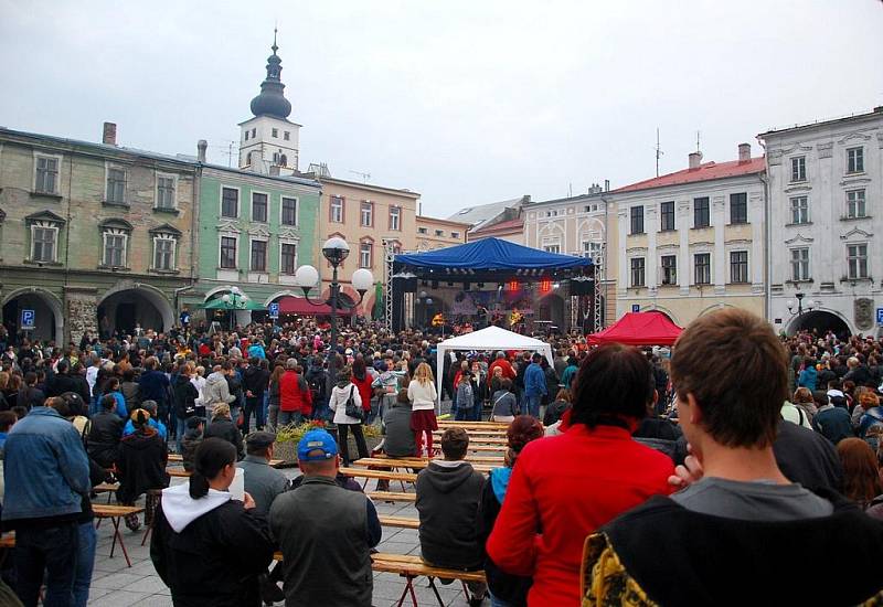 V rámci Národního zahájení Dne evropského dědictví se konala na příborském náměstí koncert populární skupiny NIGHTWORK.