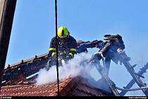 Rozsáhlý požár domu ve Studénce napáchal dvoumilionovou škodu.
