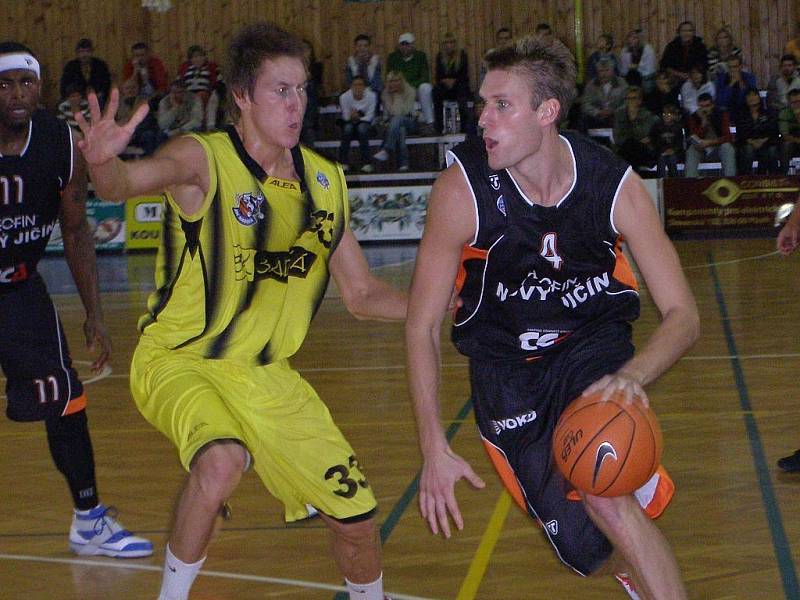 Hráči Nového Jičína po vítězství s BK Sadská zajíždí k utkání 20. kola basketbalové Mattoni NBL na palubovku USK Praha.