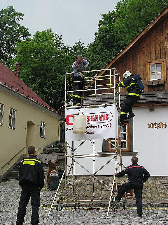 Štramberk patřil v sobotu 29. května hasičům. Na jeho náměstí a dominantě Trúbě se totiž konal další ročník závodu hasičského víceboje TFA Štramberská Trúba.