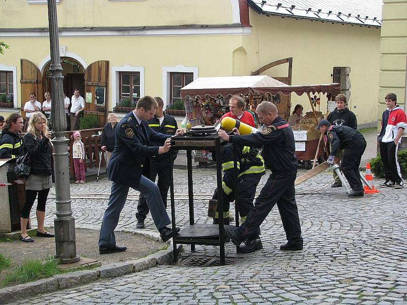 Štramberk patřil v sobotu 29. května hasičům. Na jeho náměstí a dominantě Trúbě se totiž konal další ročník závodu hasičského víceboje TFA Štramberská Trúba.