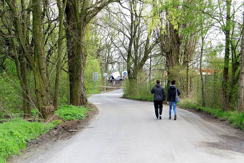 Dva lidé zemřeli v pondělí 3. května 2021 odpoledne při dopravní nehodě ve Studénce. Kamion se převrátil poté, co mu praskla levá přední pneumatika a korba s nákladem kamenů se dostala do protisměru, kde v tu chvíli jelo dodávkové vozidlo.