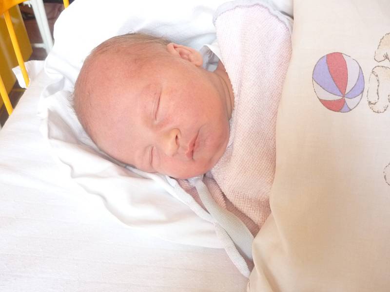 ŠIMON HRUŠOVSKÝ, Studénka, nar. 6. 1. 2015, 52 cm, 3,92 kg. Nemocnice Nový Jičín. 