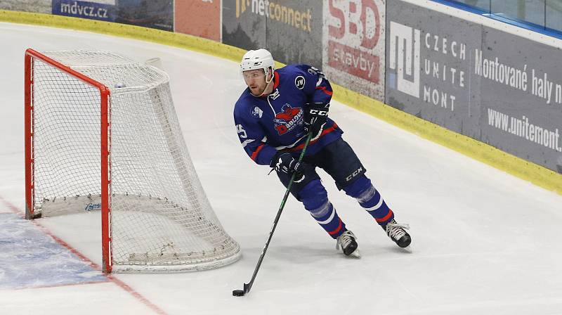 Hodonínští hokejisté (oranžové dresy) ve 29. kole východní skupiny druhé ligy prohráli doma s Novým Jičínem 2:3. Foto: Jan Zahnaš