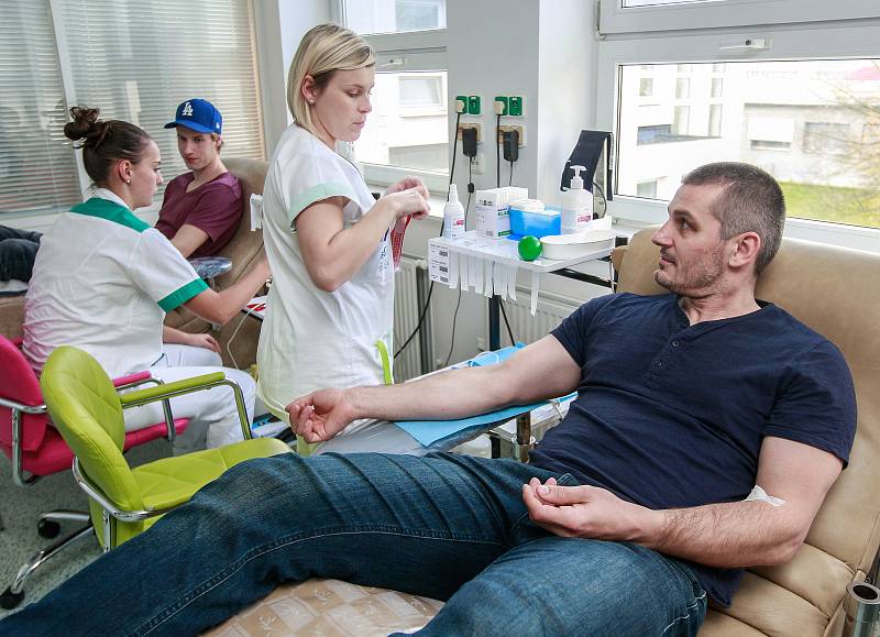 Hokejisté HC Tatry Kopřivnice darovali krev v krevním centru v Ostravě-Porubě.