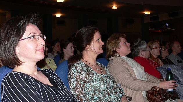 Konference k nelékařských profesí, kterou pořádala novojičínská nemocnice, zlákala do sálu kina Květen v Novém Jičíně 547 zájemců.