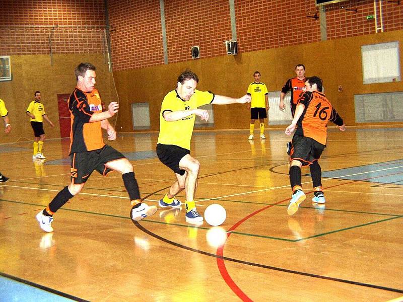 Futsalový turnaj Memoriál Luboslava Kapsy uctil památku jednoho z průkopníků futsalu v České republice. Druhý ročník turnaje se stal nakonec kořistí F.T.Brušperk. 