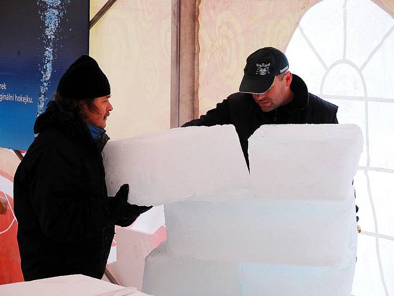 Ve dnech 16. – 17. ledna probíhá na Pustevnách v Beskydech již dvanácté sochařské sympozium Sněhové království.