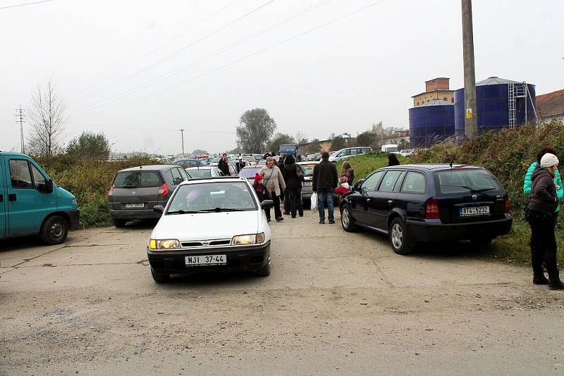 Další ročník akce „Poodří plné příležitostí" aneb Podzimní pooderské rybářské slavnosti v Bartošovicích přilákal stovky návštěvníků.