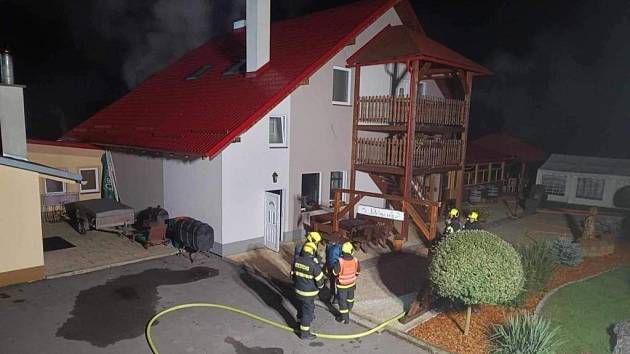 Požár pálenice, Fulnek, Novojičínsko, zásah hasičů, 23. října 2023.