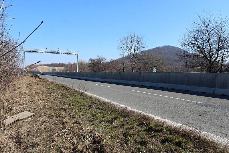 Zhruba do půlky května 2022 by mělo být propojení silnice R48 a dálnice D48 u Libhoště rozšířeno.