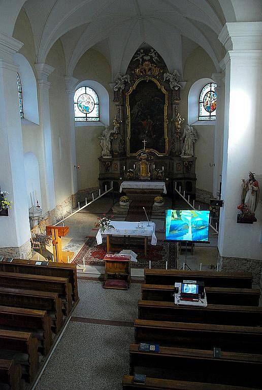 V Suchdole nad Odrou na kostele Nejsvětější trojice provedli generální opravu střechy. Poslední zářijovou sobotu proběhl Den otevřencýh dveří.