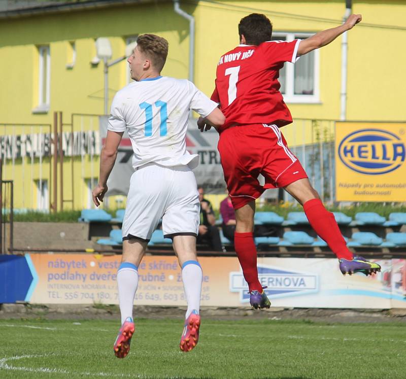 Novojičínští fotbalisté (v červeném) doma porazili Havířov 3:1.