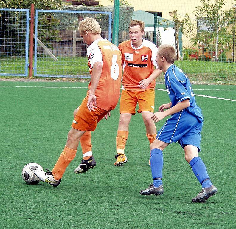 Mladšímu dorostu FK Nový Jičín patří i po víkendu první příčka fotbalové divize. 