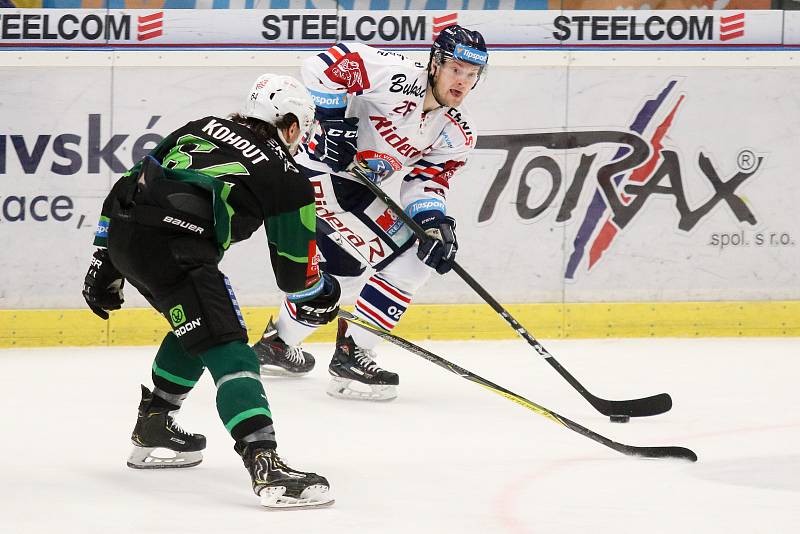 Utkání 35. kola hokejové extraligy: HC Vítkovice Ridera - HC Energie Karlovy Vary, 13. ledna 2019 v Ostravě. Na snímku (zleva) Martin Kohout, David Květoň.