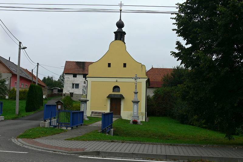 Jeseník nad Odrou má pět částí. V roce 2013 zvítězil v celostátní soutěži Vesnice roku.