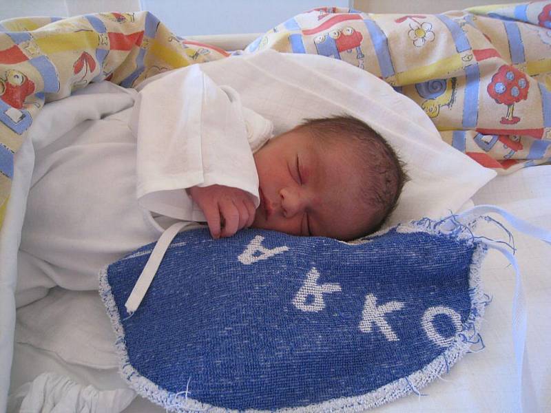 Erik Nikel, Kopřivnice, datum narození 30. července, 44 cm, 2,30 kg, nemocnice Nový Jičín