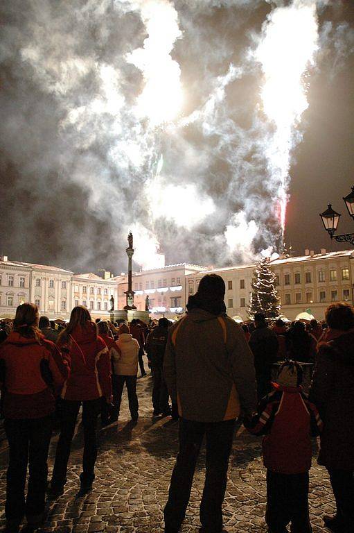 Novojičínští občané přivítali 1. ledna na Masarykově náměstí rok 2009 a zároveň předsednictví  České republiky v Evropské unii.