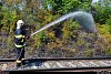 Provoz vlaků na Třinecku zastavil požár suché trávy