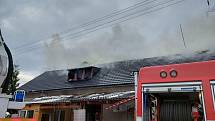 Požár zaměstnal šest jednotek hasičů.