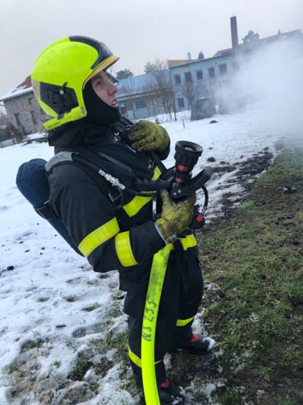 Ve čtvrtek 22. února likvidovali hasiči požár nové chatky v Suchdole nad Odrou na Novojičínsku.  Foto: HZS MSk