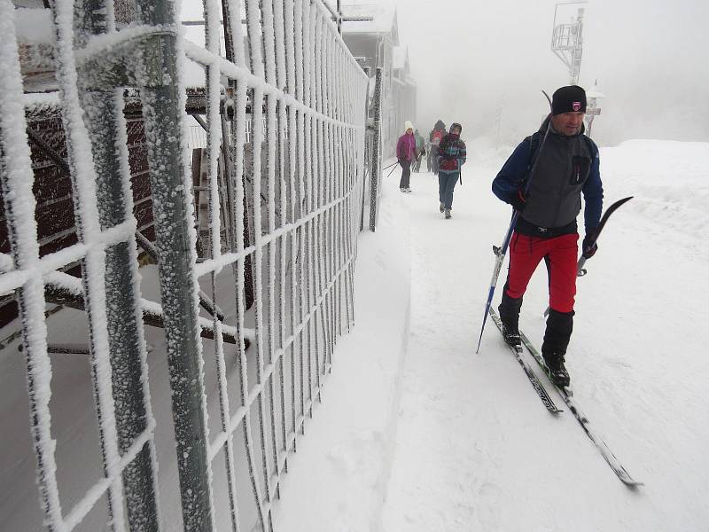 Na Silvestra bylo na Pustevnách v Beskydech pořádně živo.