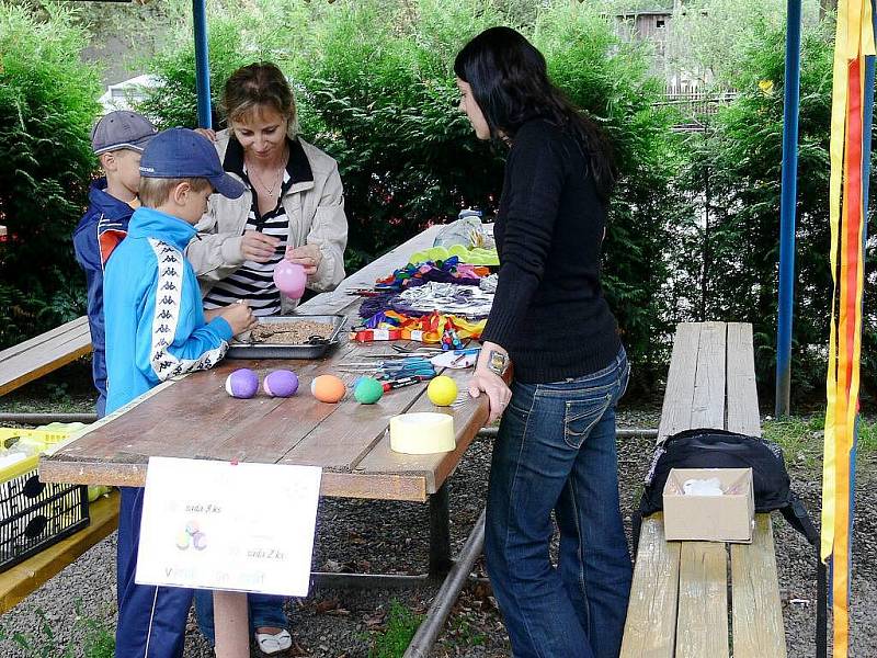 Obec Kamenka ožila v sobotu 24. července prvním ročníkem multikulturního festivalu, který pořadatelé, pro jeho rozmanitost a barevnost, nazvali Kamenskými blešími trhy.