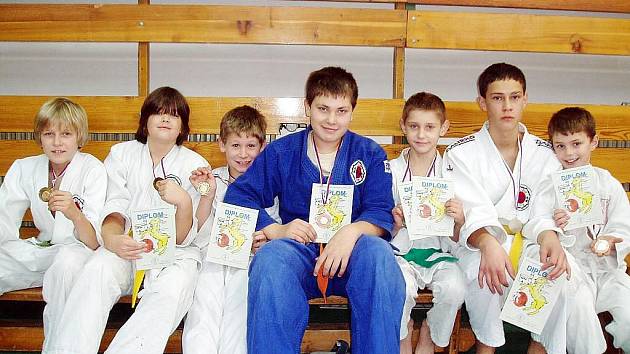 Medailisté z klubu Judo Závišice na turnaji O pohár starosty Frýdku-Místku – Dobré.