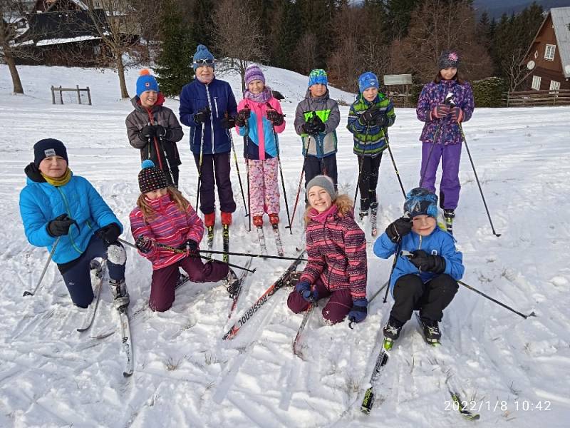Děti ze ZŠ Tyršova si běžkařské soustředění ve Velkých Karlovicích nadmíru užili.