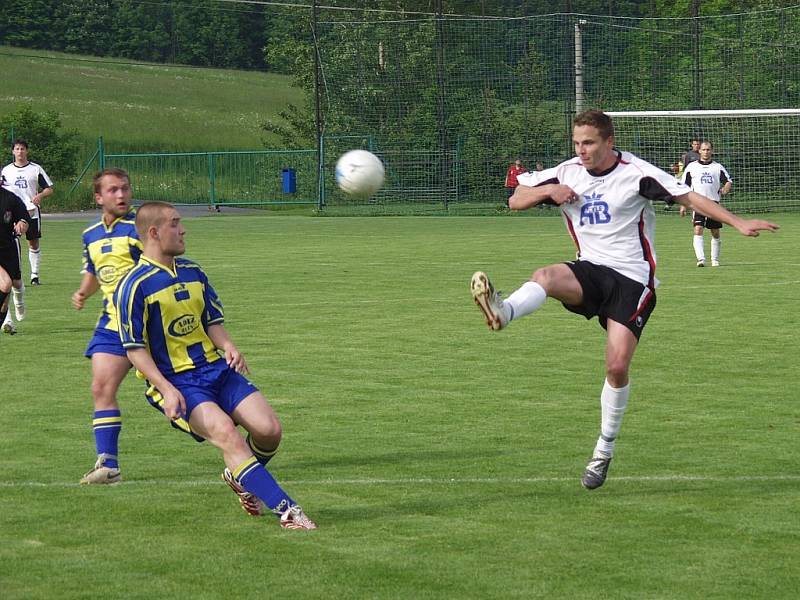 Doslova marný byl boj fotbalistů Lichnova s Lískovcem. Ten nastřílel beznadějně nejhoršímu celku krajského přeboru pět branek.