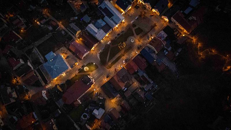 Předvánoční Štramberk z dronové perspektivy.