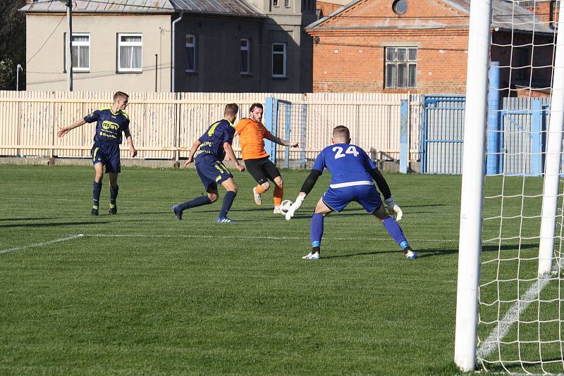 Bílovec ve vyhroceném derby zdolal Fulnek 2:1.