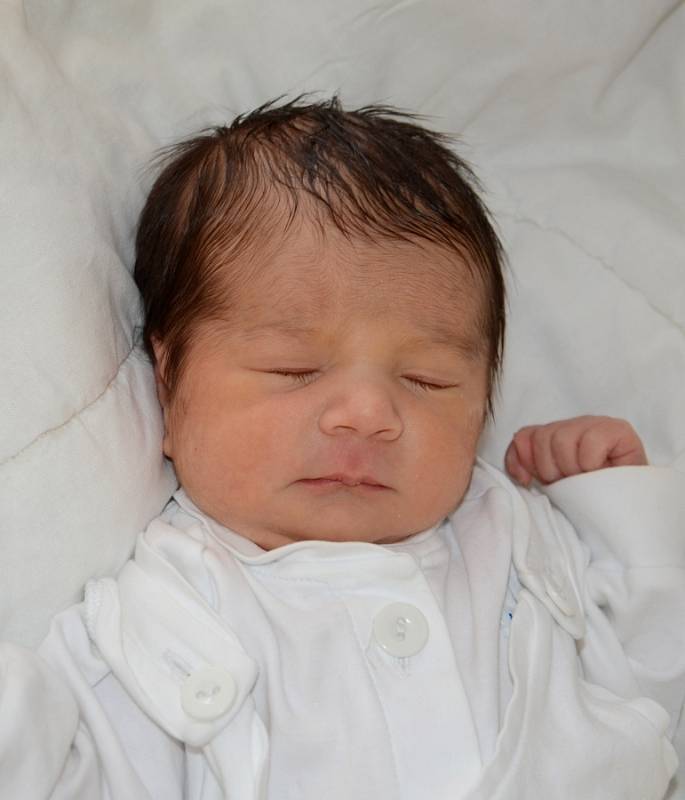 Nelly Řezáčová, 27. 2. 2016, 3037 g, 49 cm, Staříč