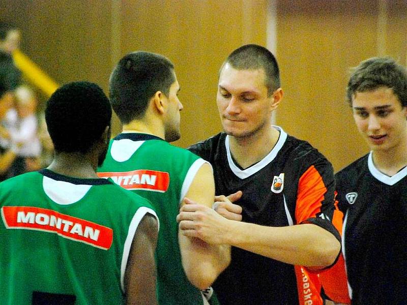 První domácí utkání Středoevropské basketbalové ligy (CEBL) odehráli basketbalisté Mlékárny Miltra Nový Jičín proti rakouskému celku Kapfenberg Bulls.