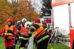 Cvičení hasičů záchrany tonoucích osob na vodní nádrži Vítovka nedaleko Oder. 