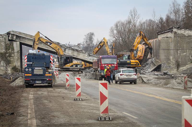 Spadlý most u dálnice v Příboře, 10. března 2018.