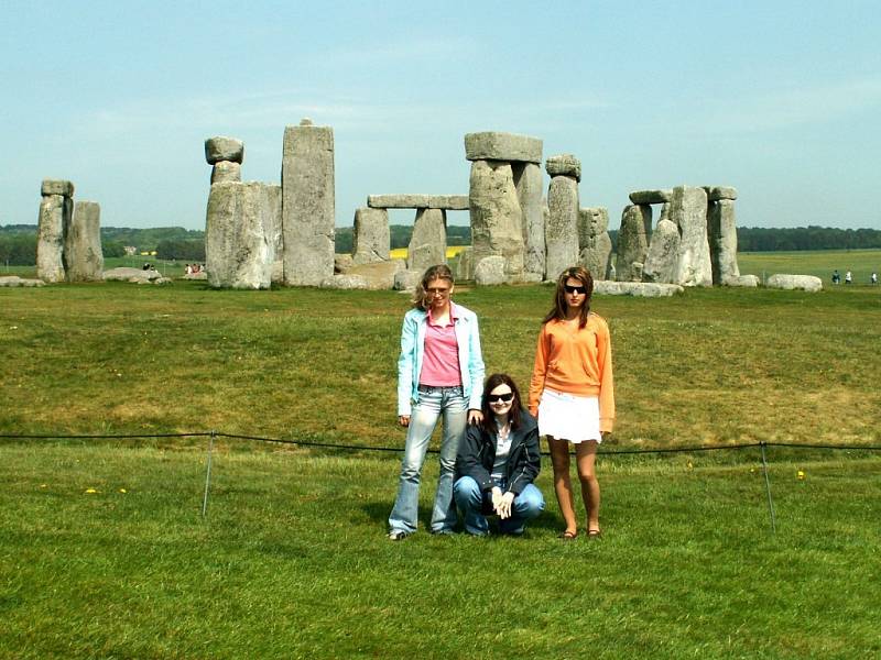 Stonehenge. I toto tajemné místo s kruhem z velkých kamenů navštívily studentky z Oder.