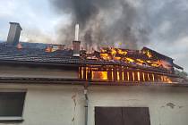 Požár garáže v Šenově u Nového Jičína, sobota 13. května 2023.