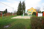 Základní škola v Petřvaldě je devítiletá. Má patnáct tříd. Součástí příspěvkové organizace je rovněž mateřská škola.