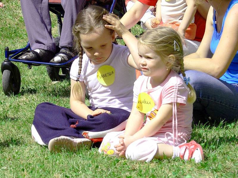 Pokračování her bez hranic si děti ze Základní a mateřské školy Motýlek v Kopřivnici užily spolu s žáky Základní umělecké školy Zdeňka Buriana.