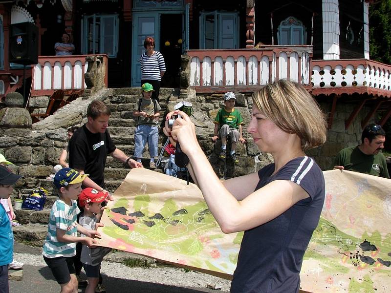 Odpůrci uvažované těžby černého uhlí na Frenštátsku si v sobotu 31. května na Pustevnách připomněli 1. výročí aktu uzamčení země valašské proti těžařům.