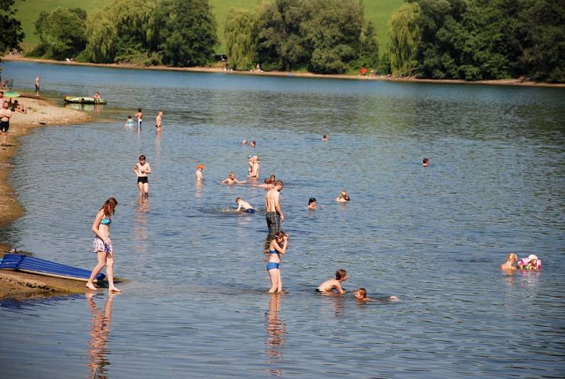 Parný víkend u vodní nádrže Větřkovice. 